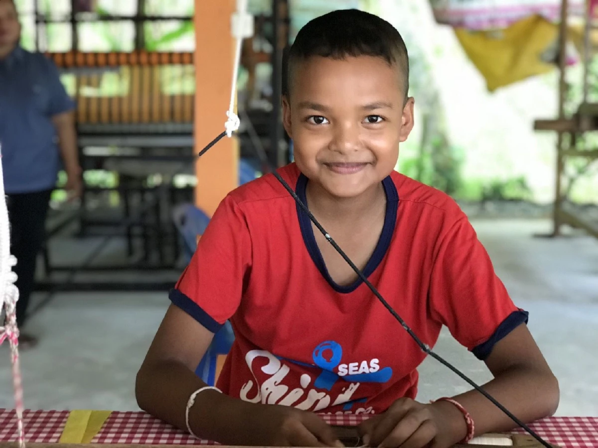 สุดยอด!เด็กชาย12ขวบใช้เวลาว่างปิดเทอมทอผ้าหารายได้เสริมช่วยครอบครัว