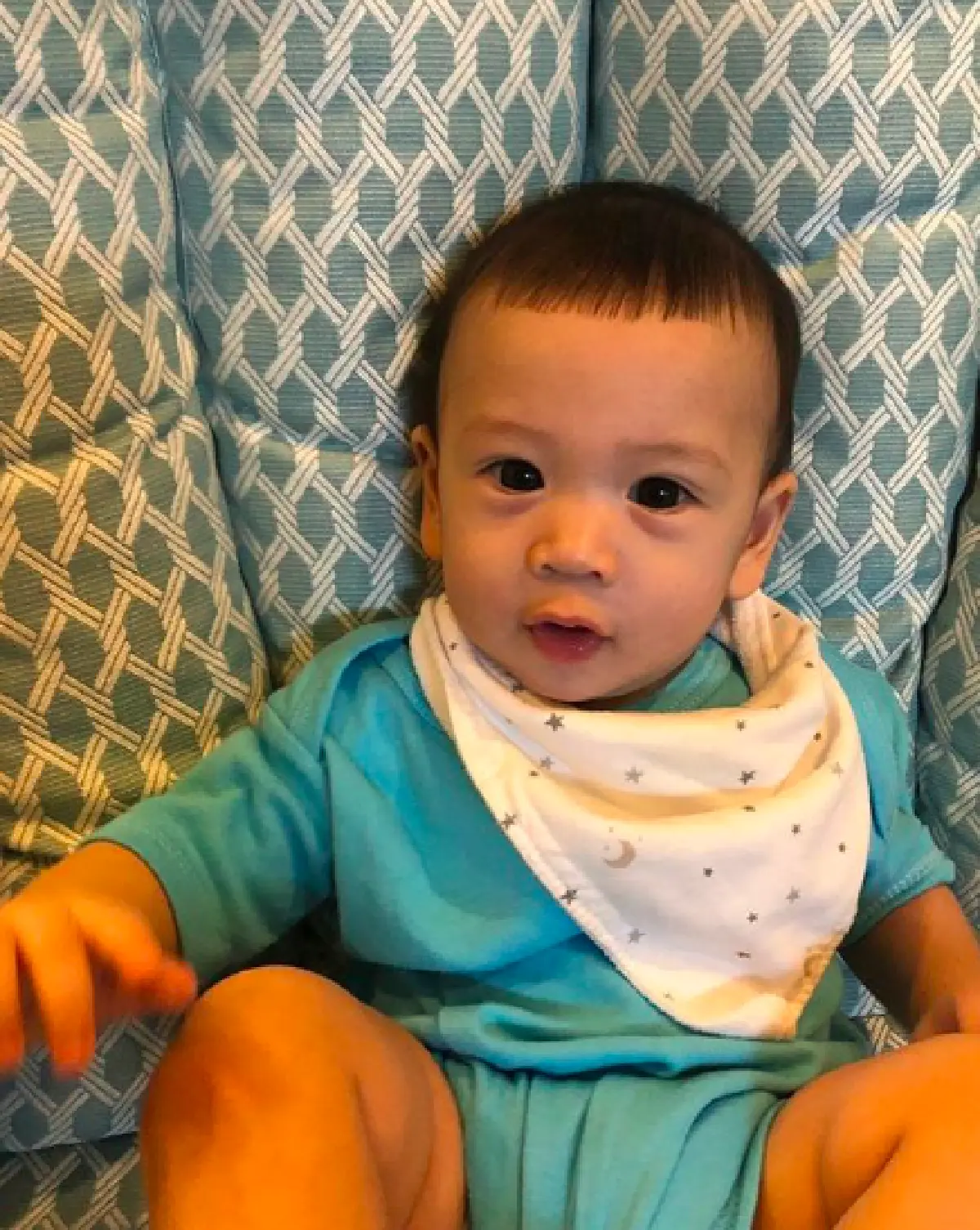 "น้องโพธิ์” ลูกชาย “ชาคริต”  วัย 5 เดือน กับลีลาการเกาะขอบสระตีขาเองแล้ว