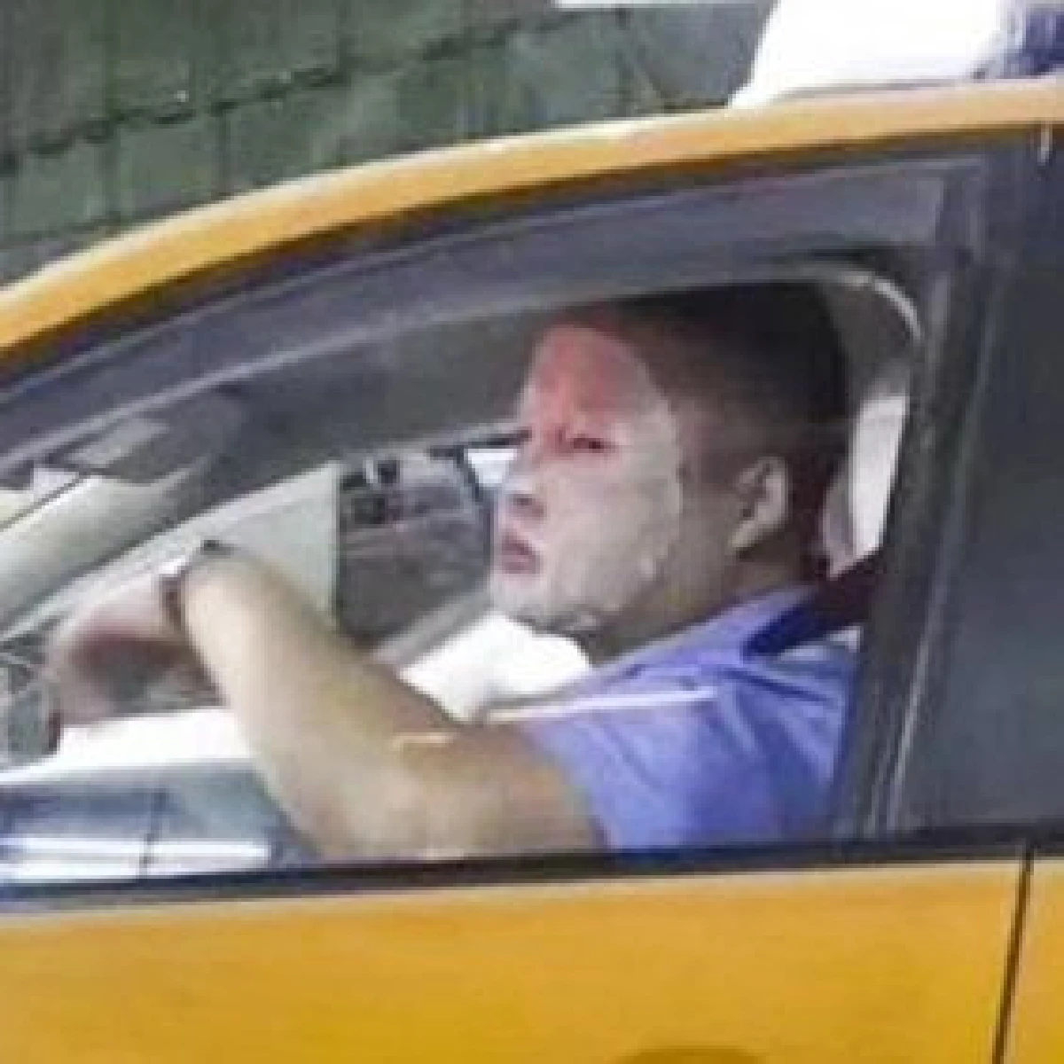 หนุ่มแท็กซี่จีนมาสก์หน้าขณะขับรถเจอสั่งพักงาน3วัน