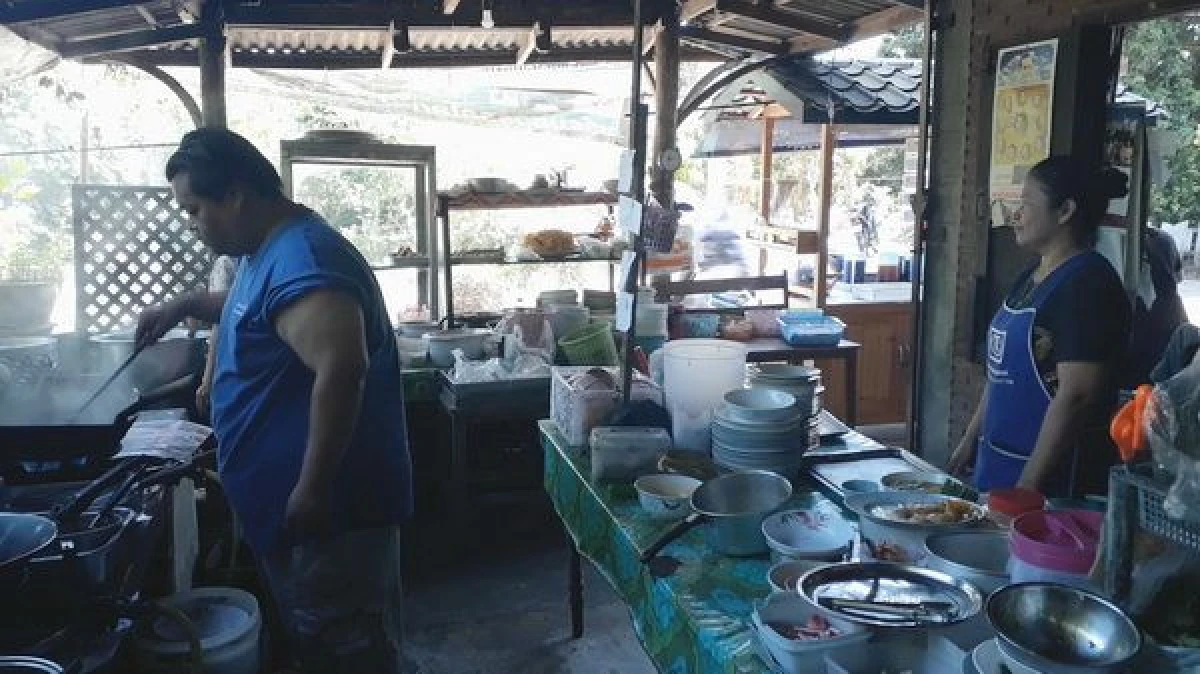 ก๋วยเตี๋ยวกะลาป้าอุ่น 35 ปี คู่น้ำยมสวรรคโลก