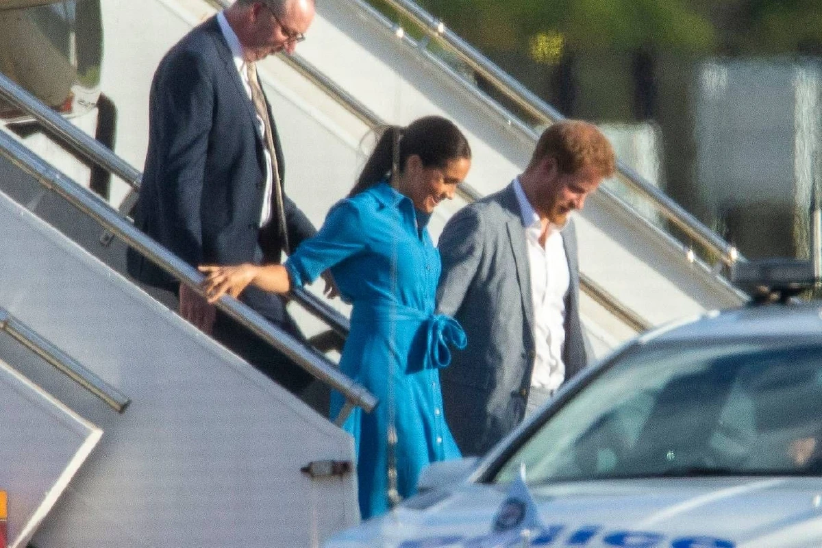 ระทึก! เครื่องบินพระที่นั่งเจ้าแฮร์รี่-พระชายา ยกเลิกลงจอดกะทันหัน