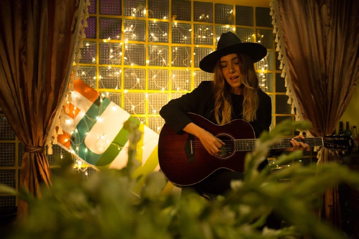 เพลงดีเอ็มวีปัง! ปาล์มมี่-เบลล่า-กรรณ พาเพลง ซ่อนกลิ่น ฮิตติดหูดูซ้ำๆจนสิบล้านวิว