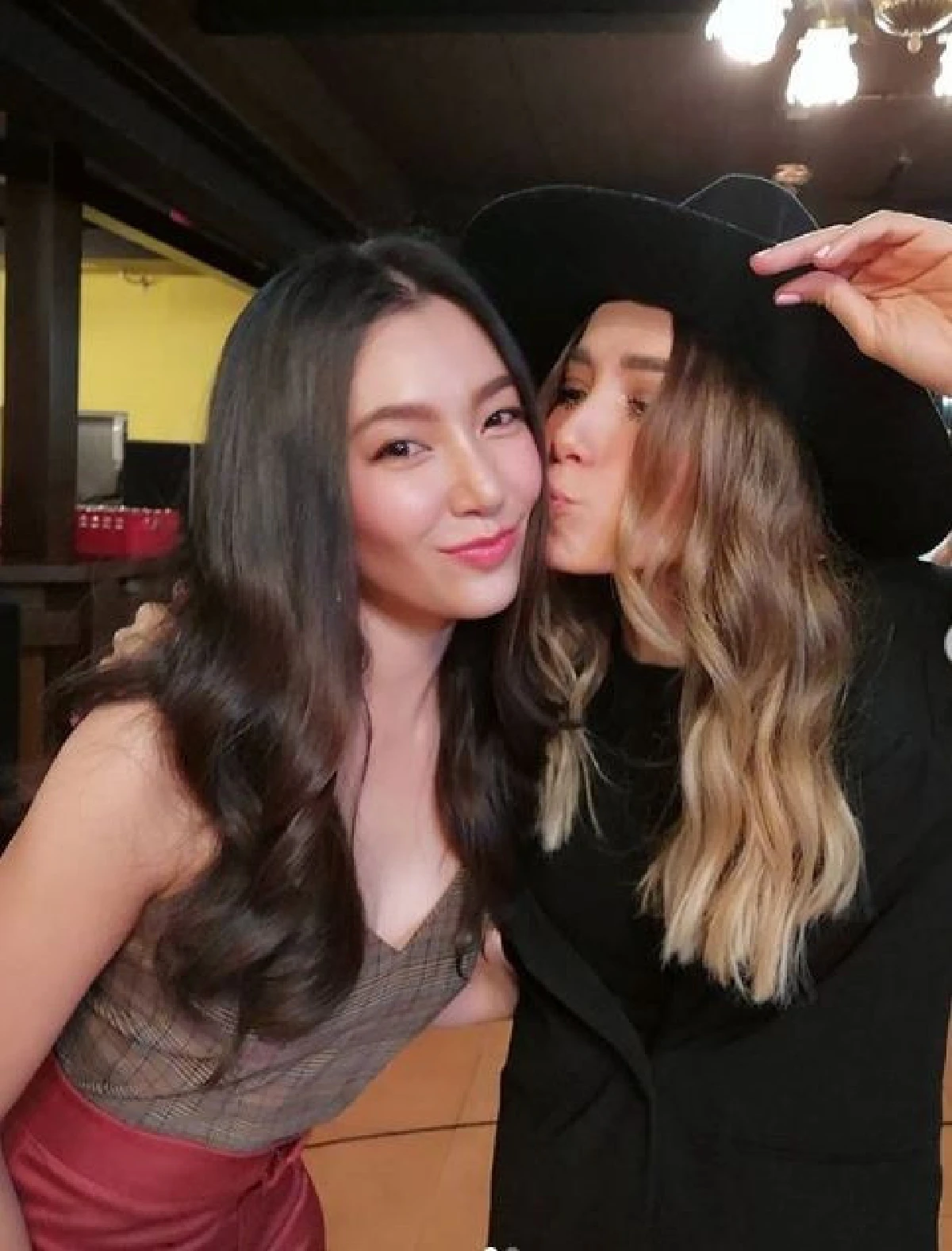 เพลงดีเอ็มวีปัง! ปาล์มมี่-เบลล่า-กรรณ พาเพลง ซ่อนกลิ่น ฮิตติดหูดูซ้ำๆจนสิบล้านวิว