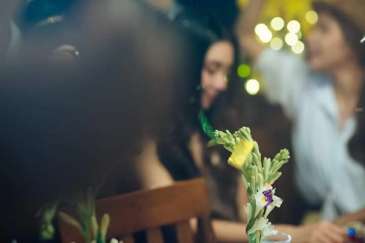 เพลงดีเอ็มวีปัง! ปาล์มมี่-เบลล่า-กรรณ พาเพลง ซ่อนกลิ่น ฮิตติดหูดูซ้ำๆจนสิบล้านวิว