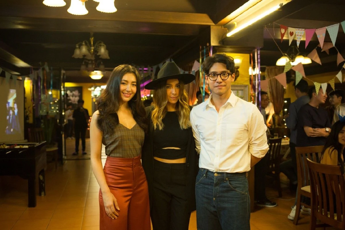 เพลงดีเอ็มวีปัง! ปาล์มมี่-เบลล่า-กรรณ พาเพลง ซ่อนกลิ่น ฮิตติดหูดูซ้ำๆจนสิบล้านวิว