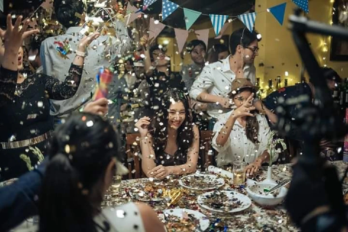 เพลงดีเอ็มวีปัง! ปาล์มมี่-เบลล่า-กรรณ พาเพลง ซ่อนกลิ่น ฮิตติดหูดูซ้ำๆจนสิบล้านวิว