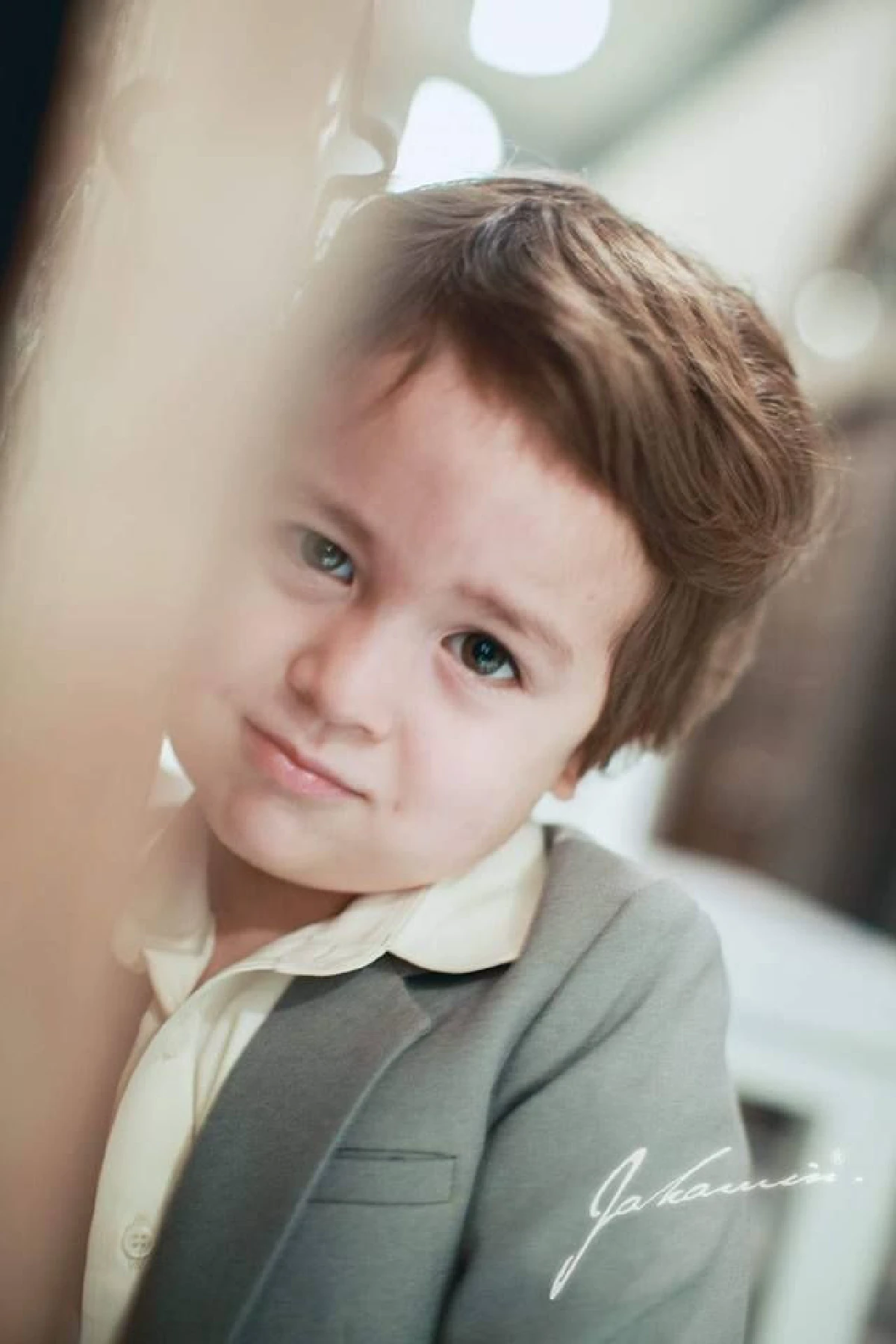 น้องลูก้า ลูกชายพอลล่า หล่อใสออร่าตั้งแต่เด็ก ทำเอาแฟนๆหลงหัวปักหัวปำ