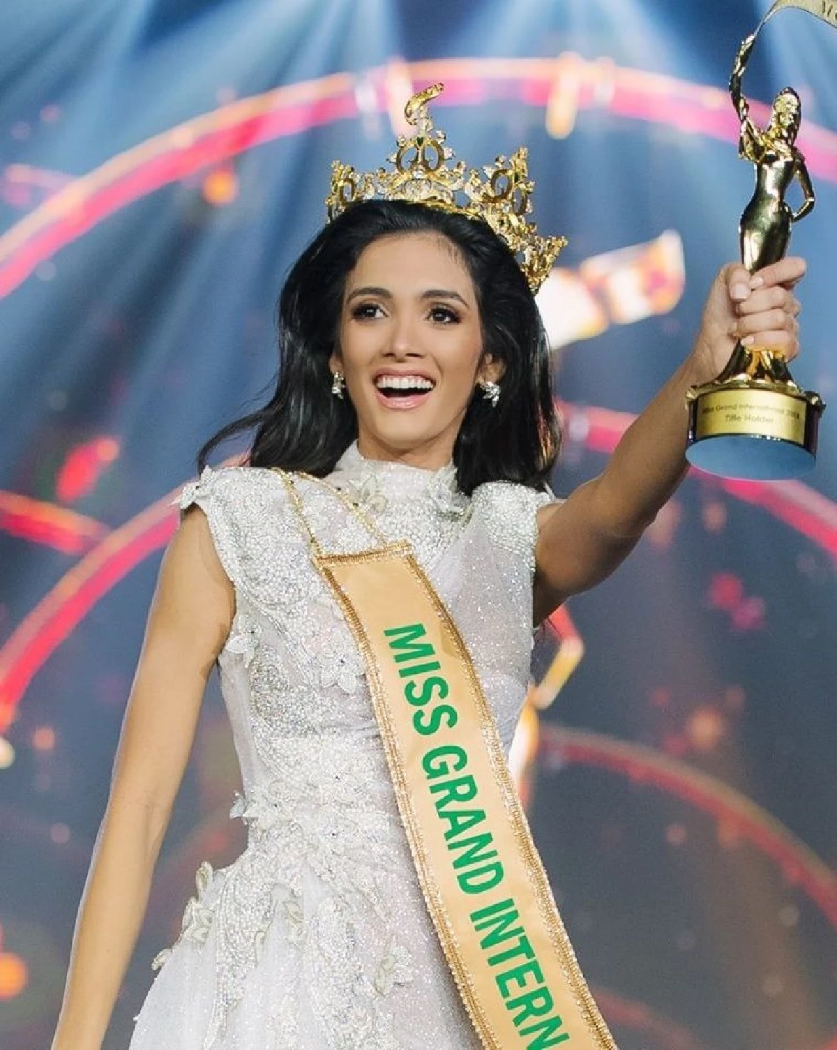 สาวงามปารากวัย ดีใจจนเป็นลมล้มคาเวที! หลังทราบผลเป็นผู้ชนะมิสแกรนด์ฯ 2018