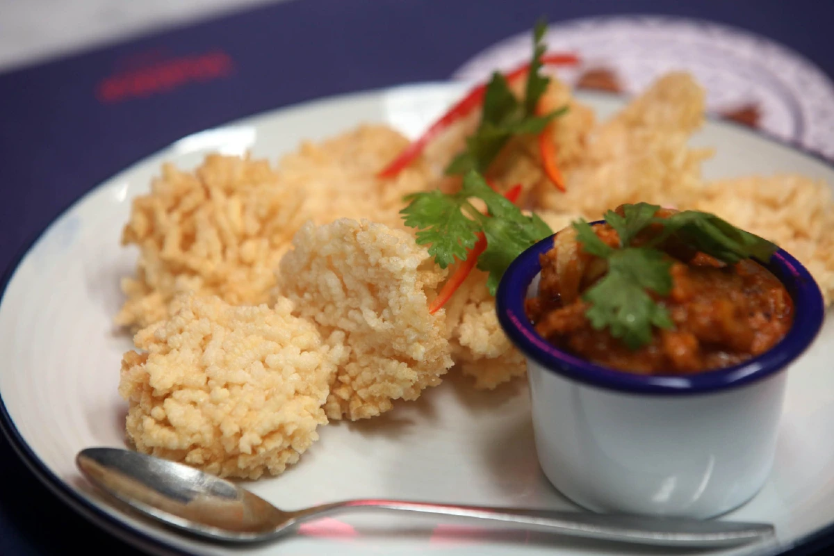 ใหม่ใหม่ ก๋วยเตี๋ยวเรือไฮโซรสคงเดิม