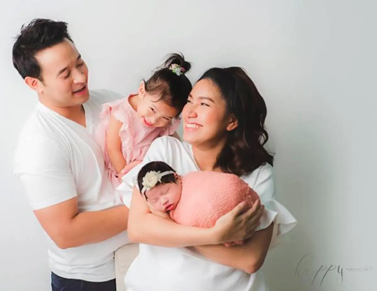 “น้องปริม-น้องปราง” ลูกสาวสุดคิ้วท์ของ “พ่อมิค-แม่เบนซ์” ถ่ายแบบคู่กันครั้งแรก น่ารักมาก