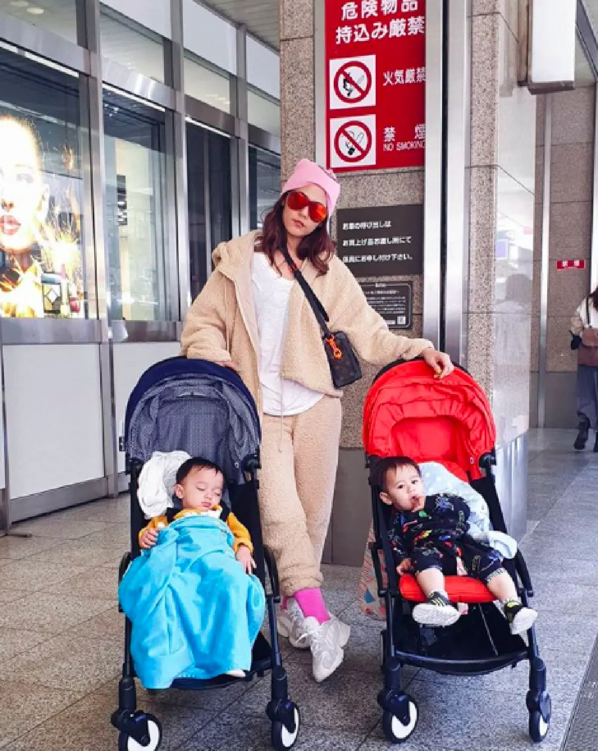 ซูมคอสตูม “ชมพู่ อารยา” จัดเต็มแฟชั่นทริปญี่ปุ่น แม้กระเตงลูกเที่ยวด้วยก็ไม่หวั่น