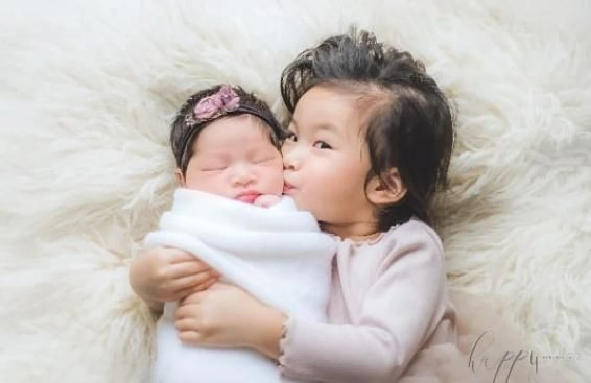 “น้องปริม-น้องปราง” ลูกสาวสุดคิ้วท์ของ “พ่อมิค-แม่เบนซ์” ถ่ายแบบคู่กันครั้งแรก น่ารักมาก