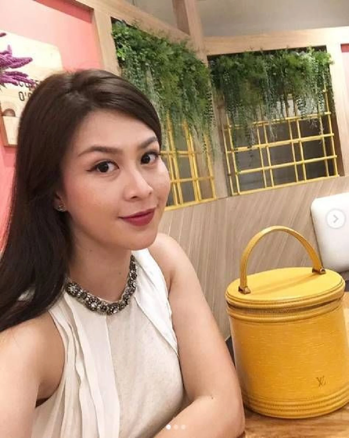 เผย "จุ๋ม นุสรา" อดีตนางงามเสียชีวิตในเฮลิคอปเตอร์ลำเดียวกับเจ้าสัววิชัย