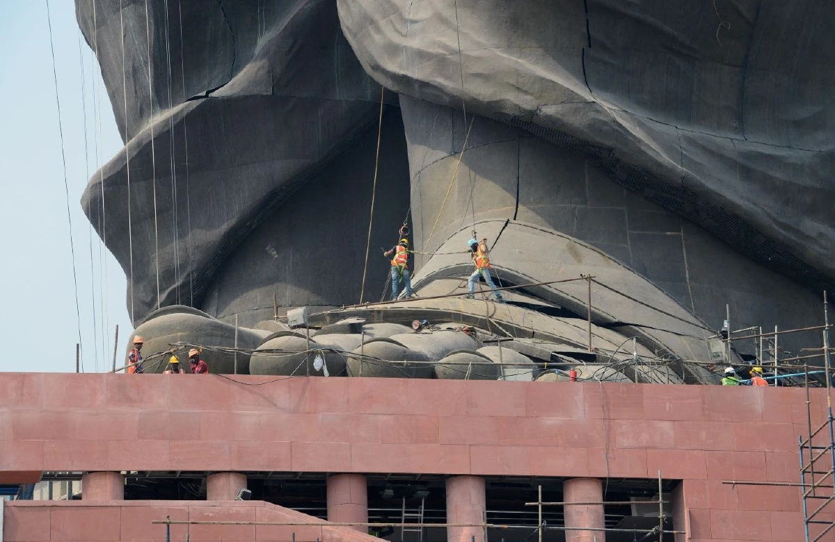 ชาวอินเดียโวยรัฐสร้างอนุสาวรีย์ราคาแพงแต่ชาวบ้านยังยากจน