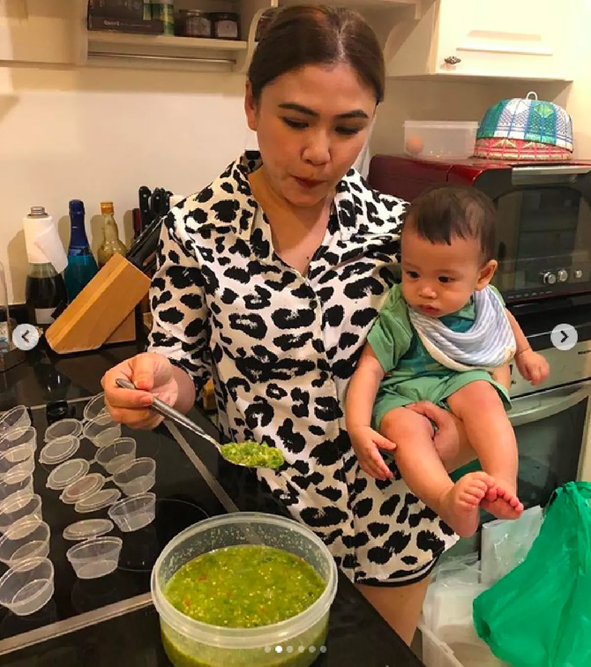 ไม่อายทำกิน! “ชาคริต-แอน” ทำอาชีพใหม่ ช่วยกันหารายได้เสริม