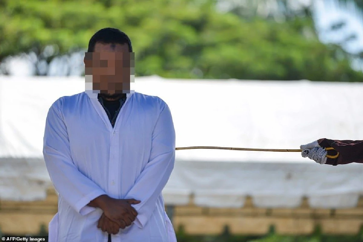 "อาเจาะห์" สั่งโบยคู่รักวัยรุ่นชายหญิง เหตุใกล้ชิดกันเกินไป