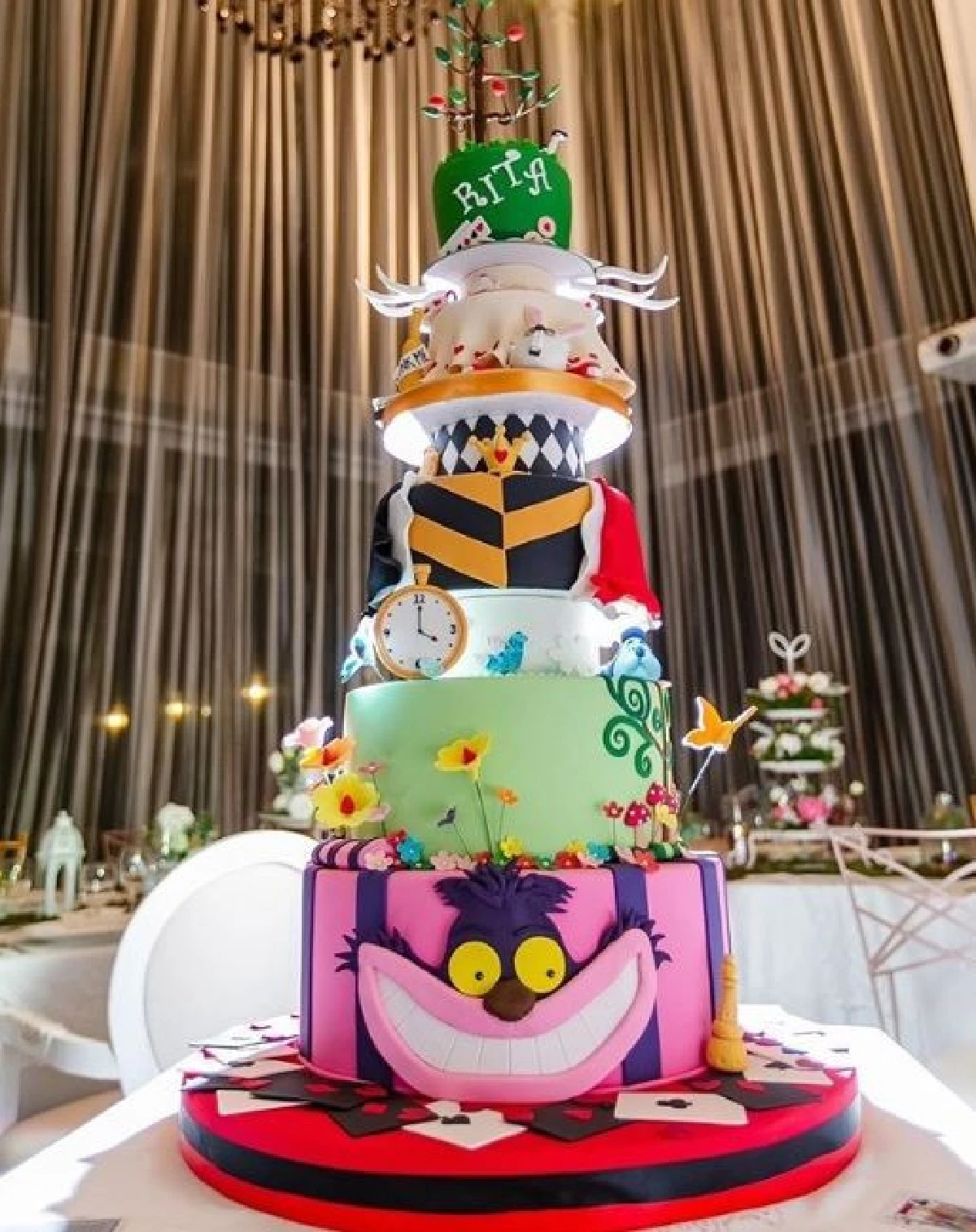 เว่อร์วังอลังการ! ศรีริต้า กับปาร์ตี้วันเกิดธีมอลิซอินวันเดอร์แลนด์ (คลิป)