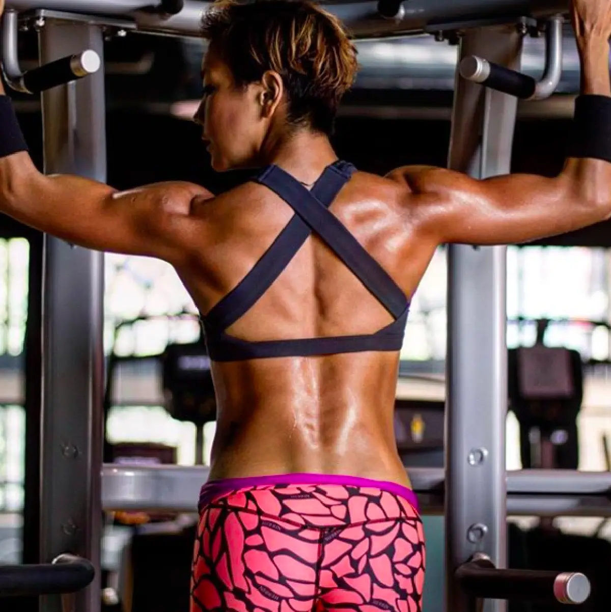 เป๊ะทุกมุมทุกองศา “เมจิ อโณมา” กับรูปร่างกล้ามเนื้อที่ฟิตแอนเฟิร์มตลอดเวลา