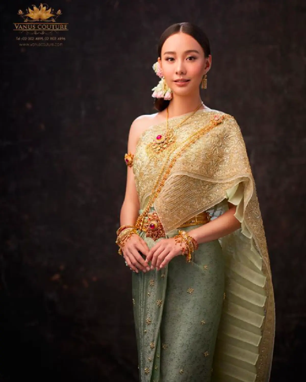 จัดเต็มในรอบ 10 ปี "เต้ย จรินทร์พร” งดงาม สูงส่งในชุดไทยเต็มยศ ดุจนางในวรรณคดี