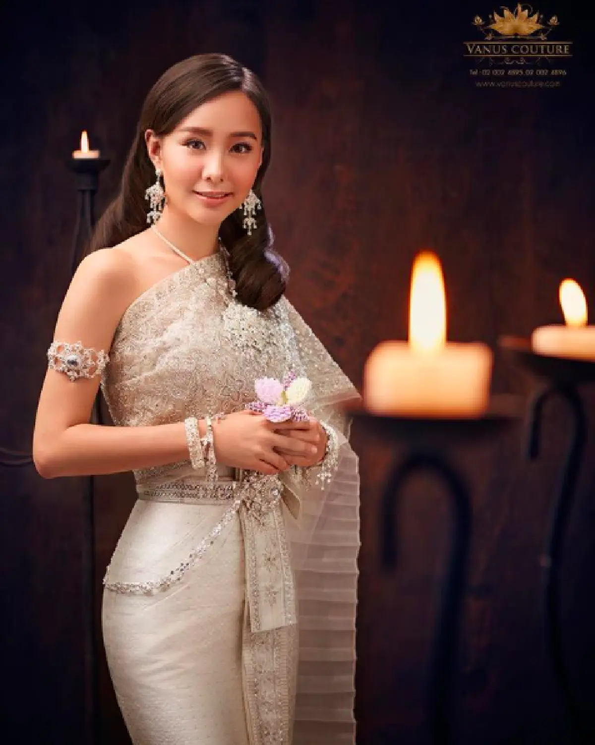 จัดเต็มในรอบ 10 ปี "เต้ย จรินทร์พร” งดงาม สูงส่งในชุดไทยเต็มยศ ดุจนางในวรรณคดี