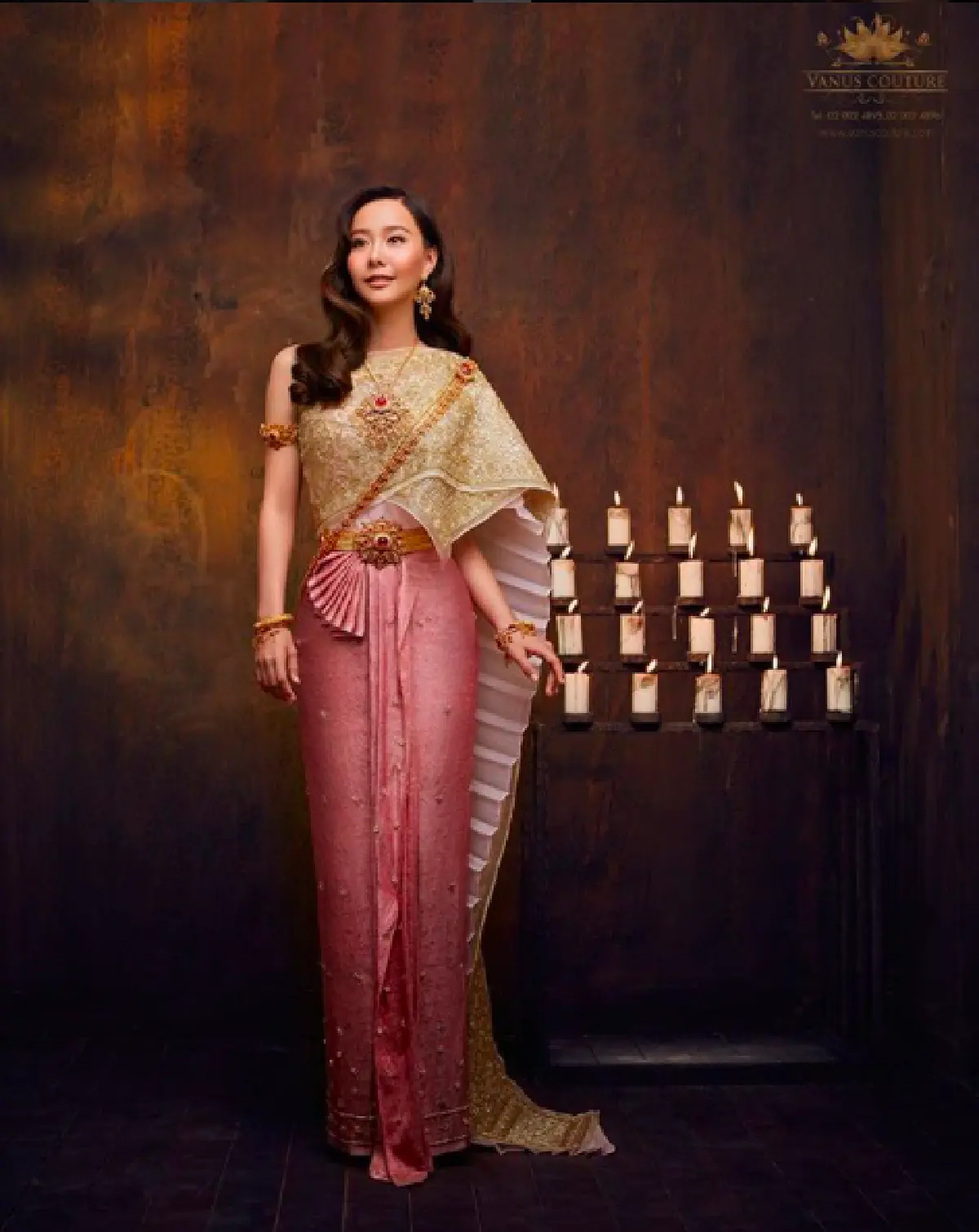จัดเต็มในรอบ 10 ปี "เต้ย จรินทร์พร” งดงาม สูงส่งในชุดไทยเต็มยศ ดุจนางในวรรณคดี