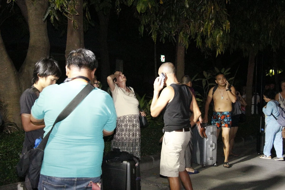 ไฟไหม้โรงแรมดังริมหาดจอดเทียนนักท่องเที่ยวหนีกระเจิง