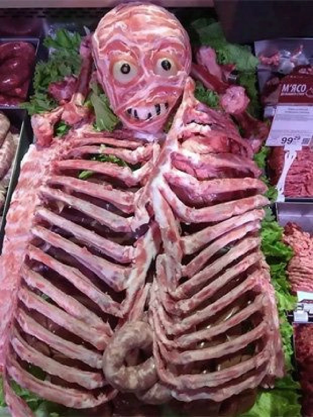 ซูปเปอร์มาร์เก็ตในยูเครนจัดร้านต้อนรับฮาโลวีน