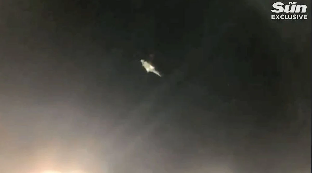 สื่ออังกฤษเผยคลิปจากในสนามเลสเตอร์บันทึกนาทีเฮลิคอปเตอร์ตก