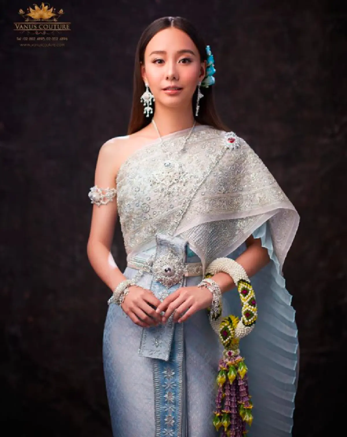 จัดเต็มในรอบ 10 ปี "เต้ย จรินทร์พร” งดงาม สูงส่งในชุดไทยเต็มยศ ดุจนางในวรรณคดี