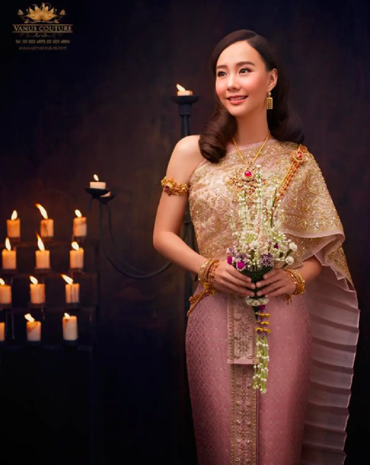 จัดเต็มในรอบ 10 ปี "เต้ย จรินทร์พร” งดงาม สูงส่งในชุดไทยเต็มยศ ดุจนางในวรรณคดี
