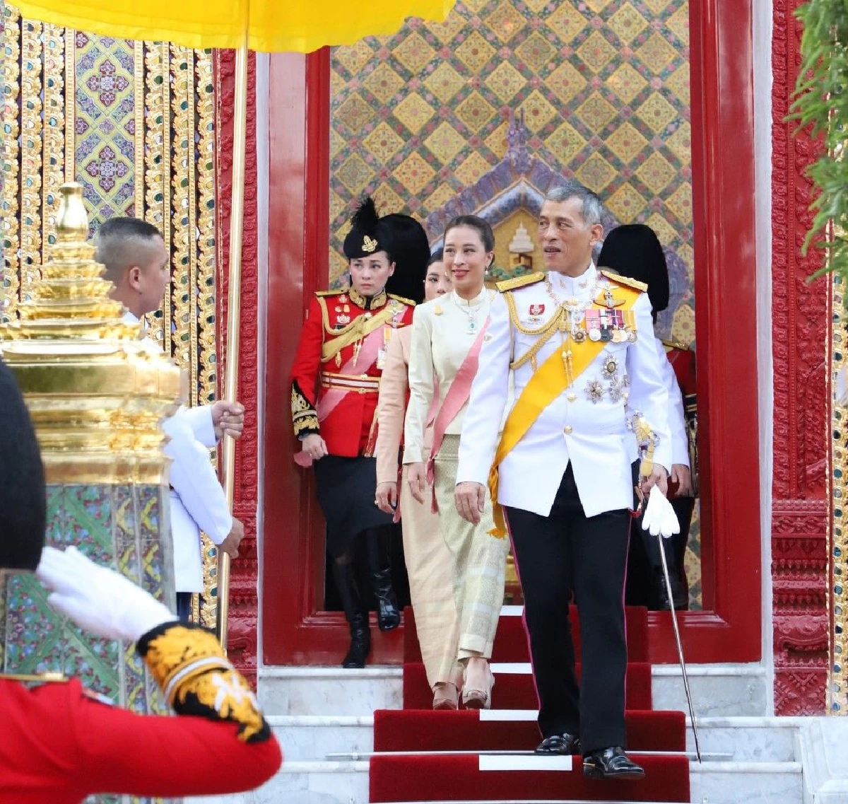 "สมเด็จพระเจ้าอยู่หัว"เสด็จฯทรงถวายผ้าพระกฐิน