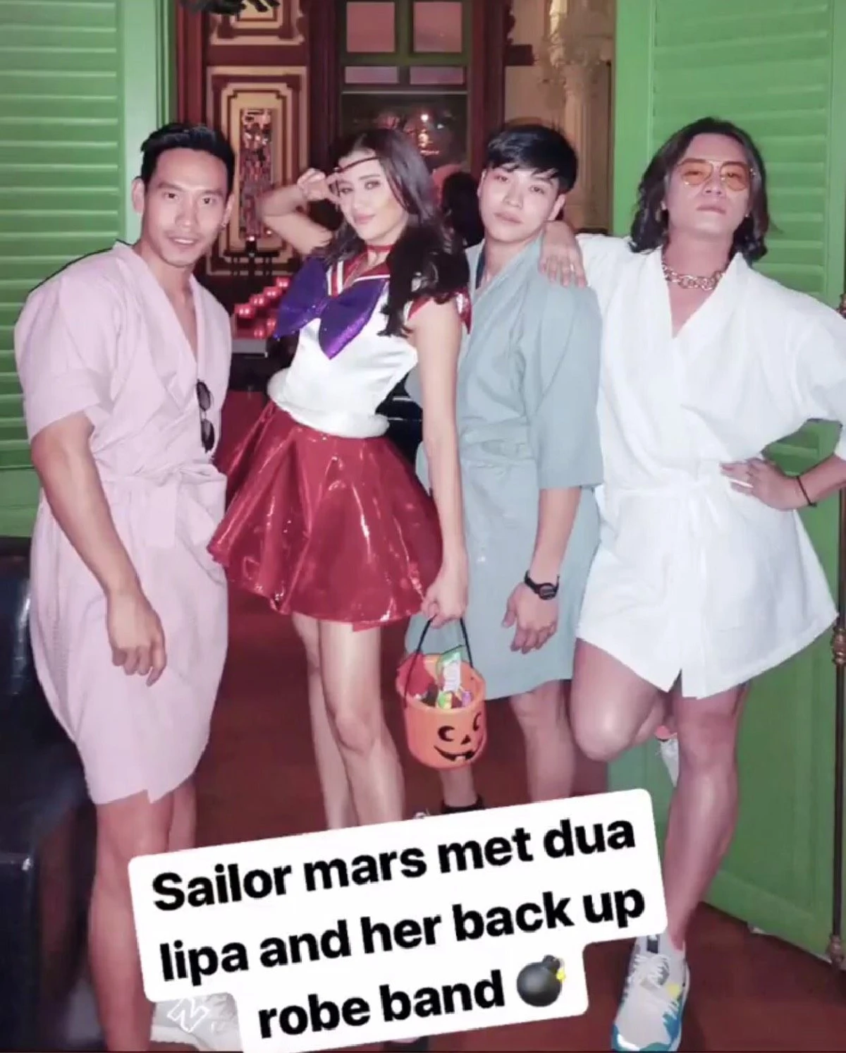 ปู ไปรยา แต่งเต็มในชุดเซเลอร์มาร์ส ควงแฟนหนุ่มปาร์ตี้วันปล่อยผีในไทย