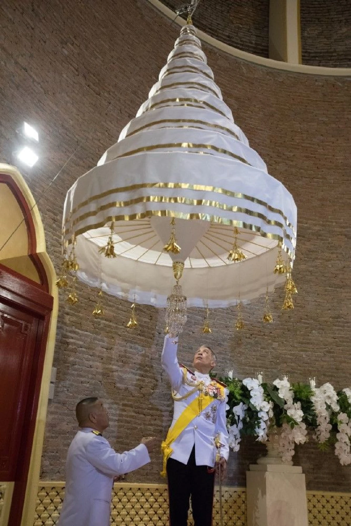 "สมเด็จพระเจ้าอยู่หัว"เสด็จฯทรงถวายผ้าพระกฐิน