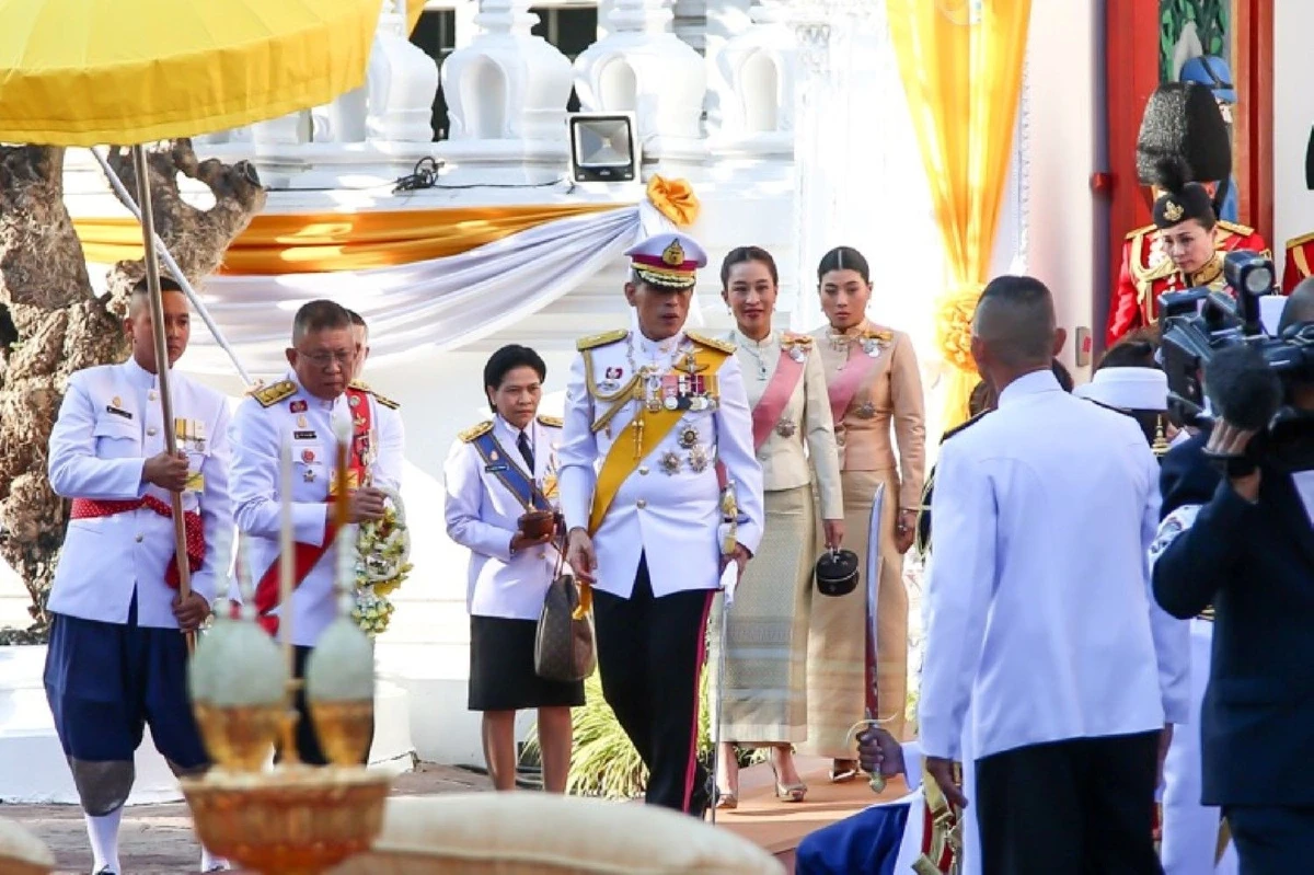 "สมเด็จพระเจ้าอยู่หัว"เสด็จฯทรงถวายผ้าพระกฐิน