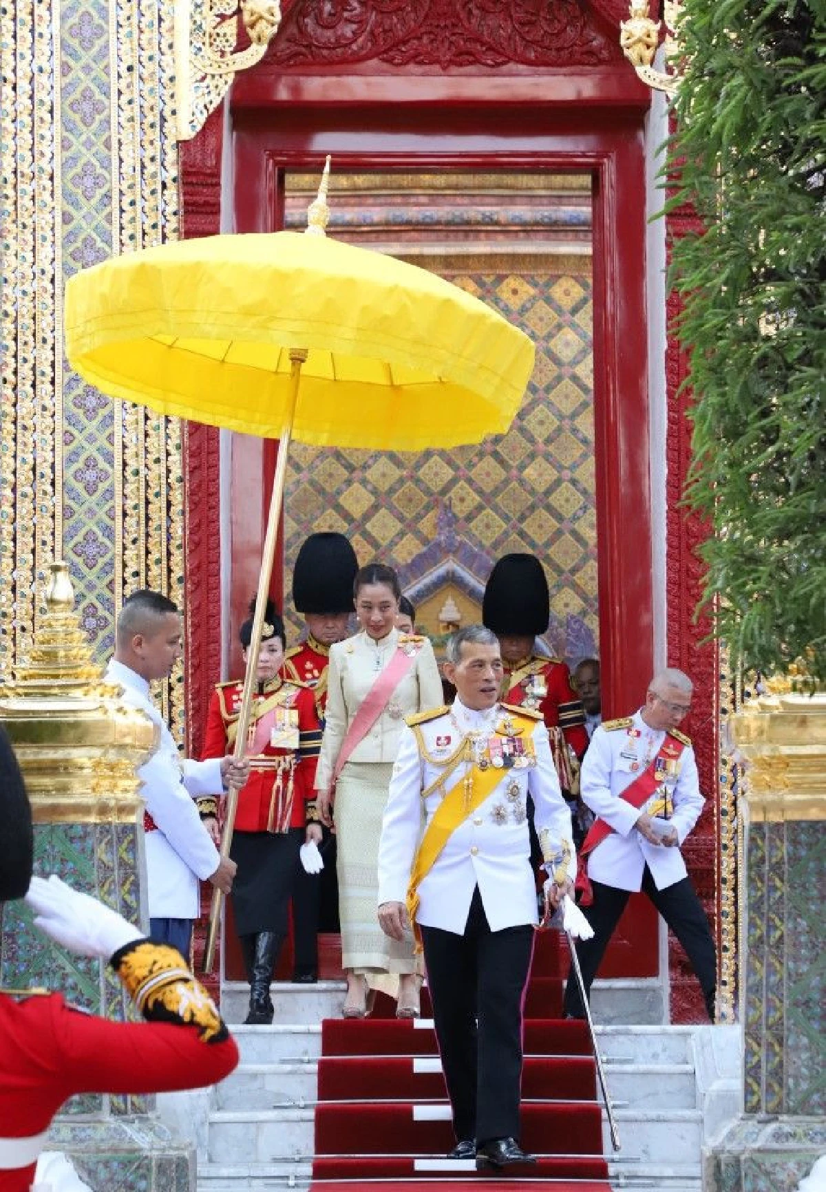 "สมเด็จพระเจ้าอยู่หัว"เสด็จฯทรงถวายผ้าพระกฐิน