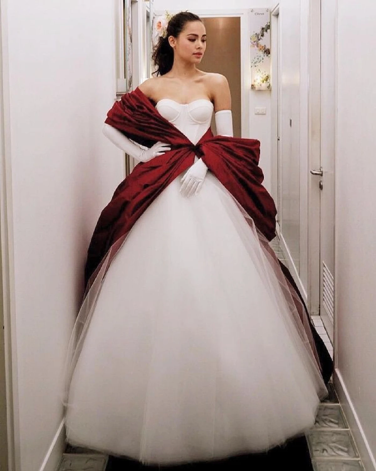 ส่องภาพ ญาญ่า อุรัสยา ในชุดราตรีสุดหรูหราสวยสง่าดั่งเจ้าหญิง