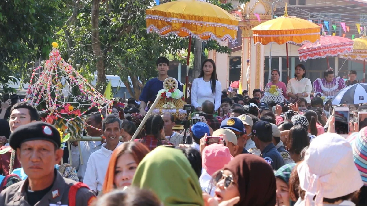 คู่รัก..คู่บุญ “ณเดชน์-ญาญ่า” แรงศรัทธาหนักแน่น คนร่วมทอดกฐินยอดรวมกว่า 4 ล้าน