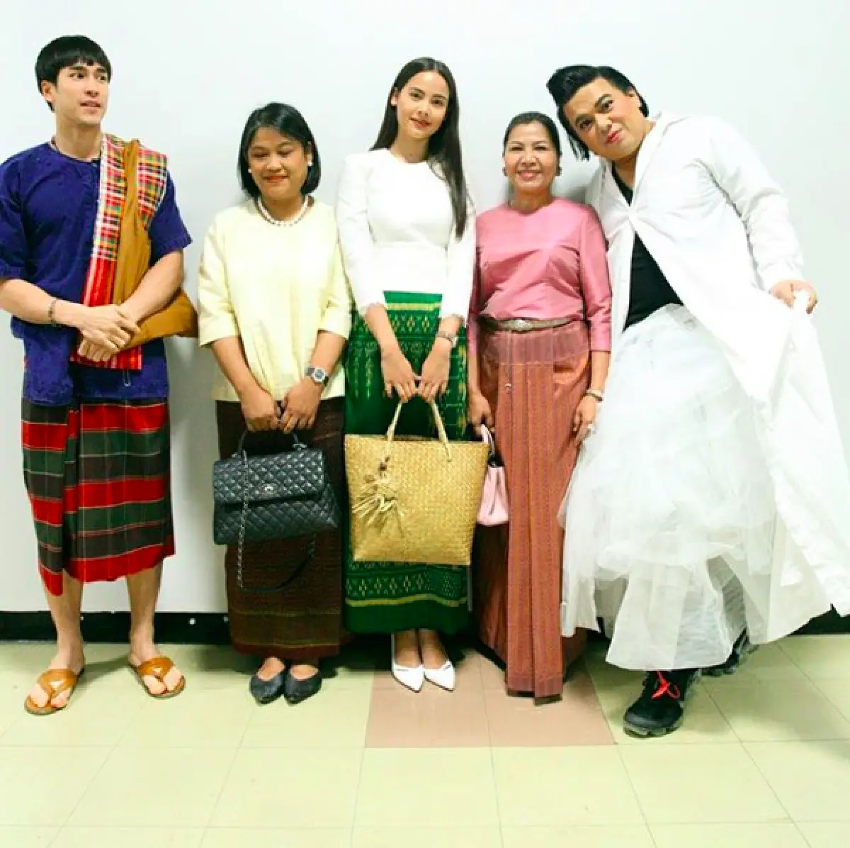 คู่รัก..คู่บุญ “ณเดชน์-ญาญ่า” แรงศรัทธาหนักแน่น คนร่วมทอดกฐินยอดรวมกว่า 4 ล้าน