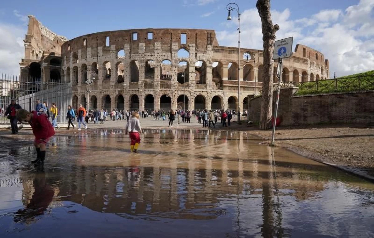 อิตาลีอ่วมเจอภัยธรรมชาติ ทั้งดินถล่ม น้ำท่วม ลมแรง