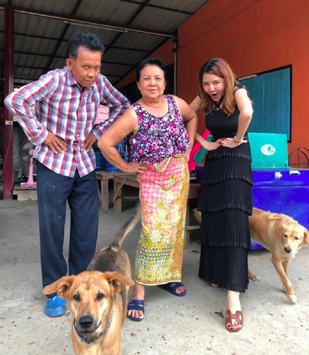 สวย รวยและกตัญญูมาก "จ๊ะ อาร์สยาม" ให้เงินพ่อ-แม่ พร้อมของขวัญสุดหรู