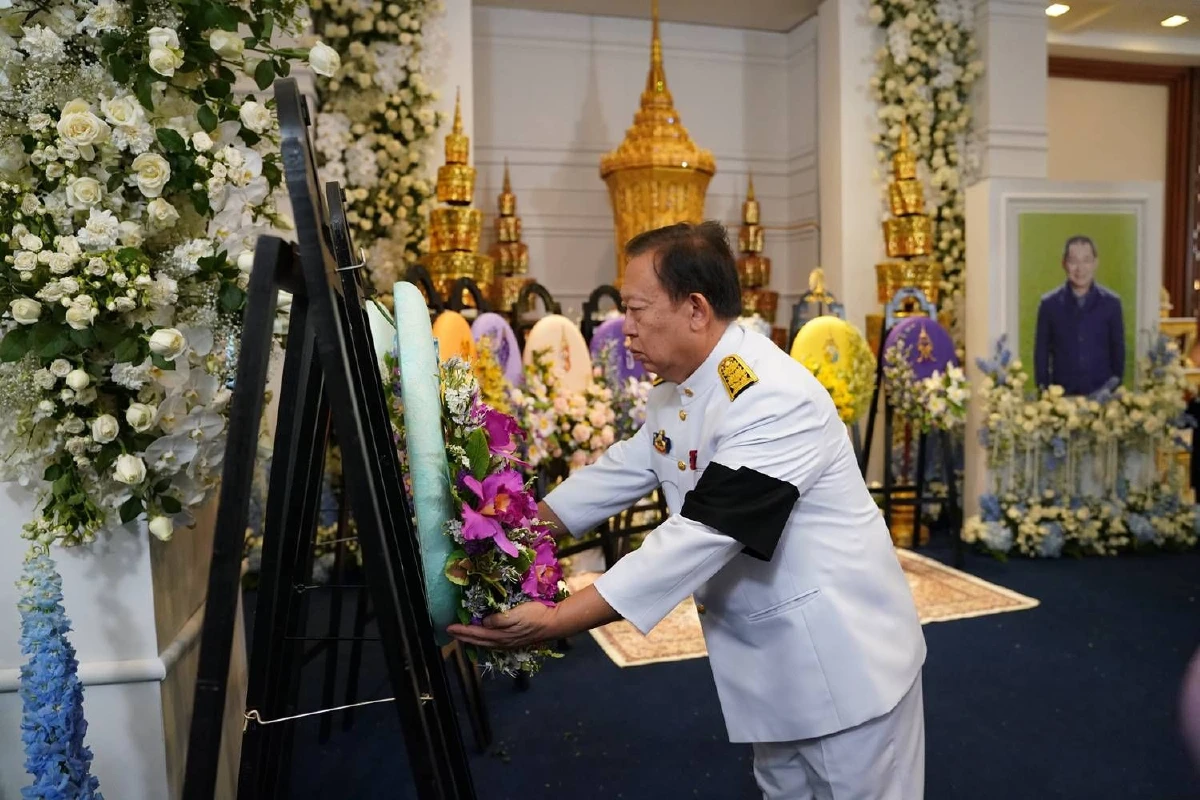 ชมภาพชุด บุคคลสำคัญร่วมอาลัย วิชัย "ศรีวัฒนประภา"