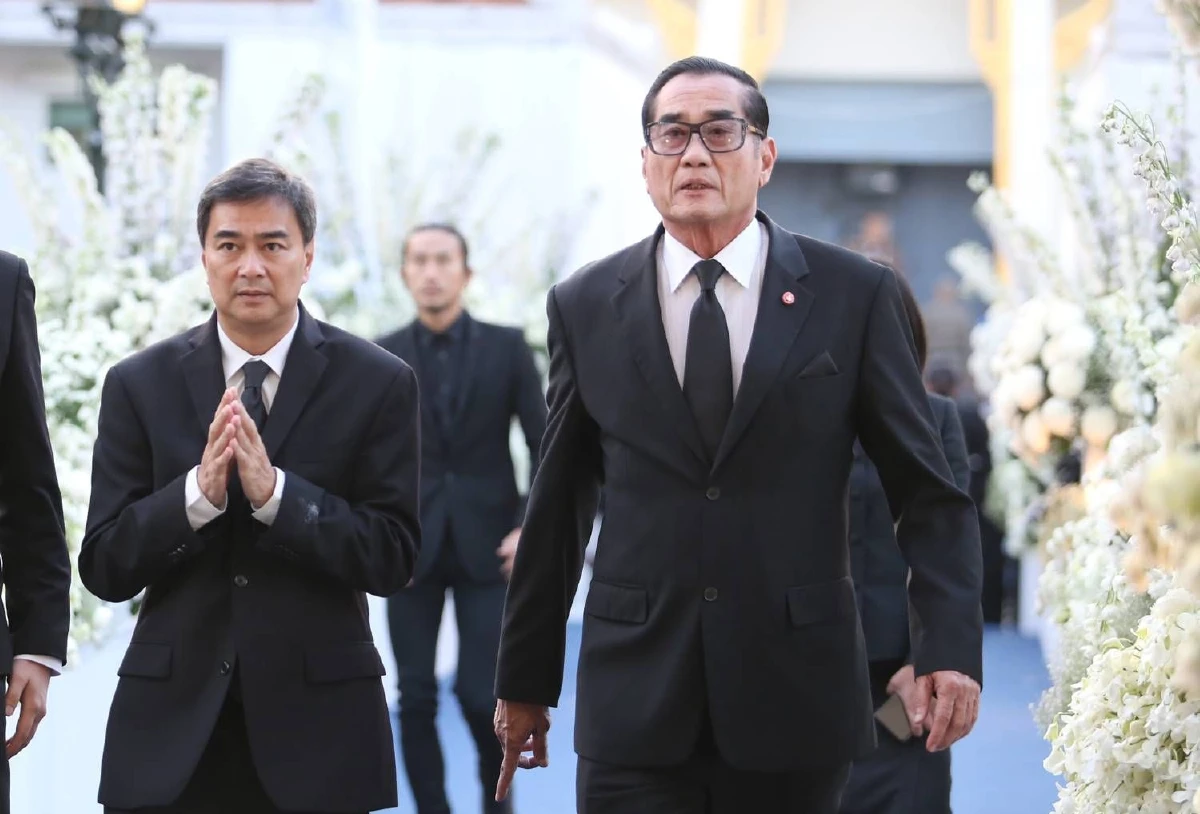 ชมภาพชุด บุคคลสำคัญร่วมอาลัย วิชัย "ศรีวัฒนประภา"