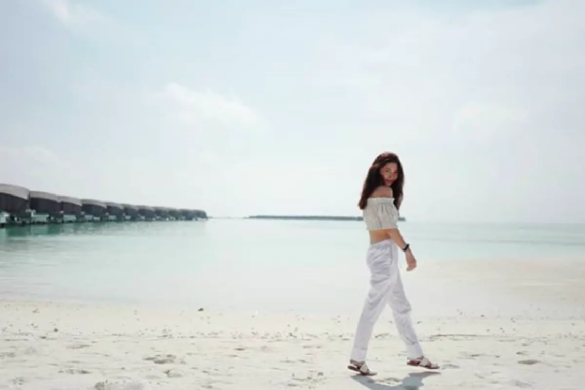 ไปกับใคร!? “มิว นิษฐา” สุดแฮปปี้เคลียร์คิวแพ็คกระเป๋า เที่ยวมัลดีฟส์รับลมทะเลชิวๆ