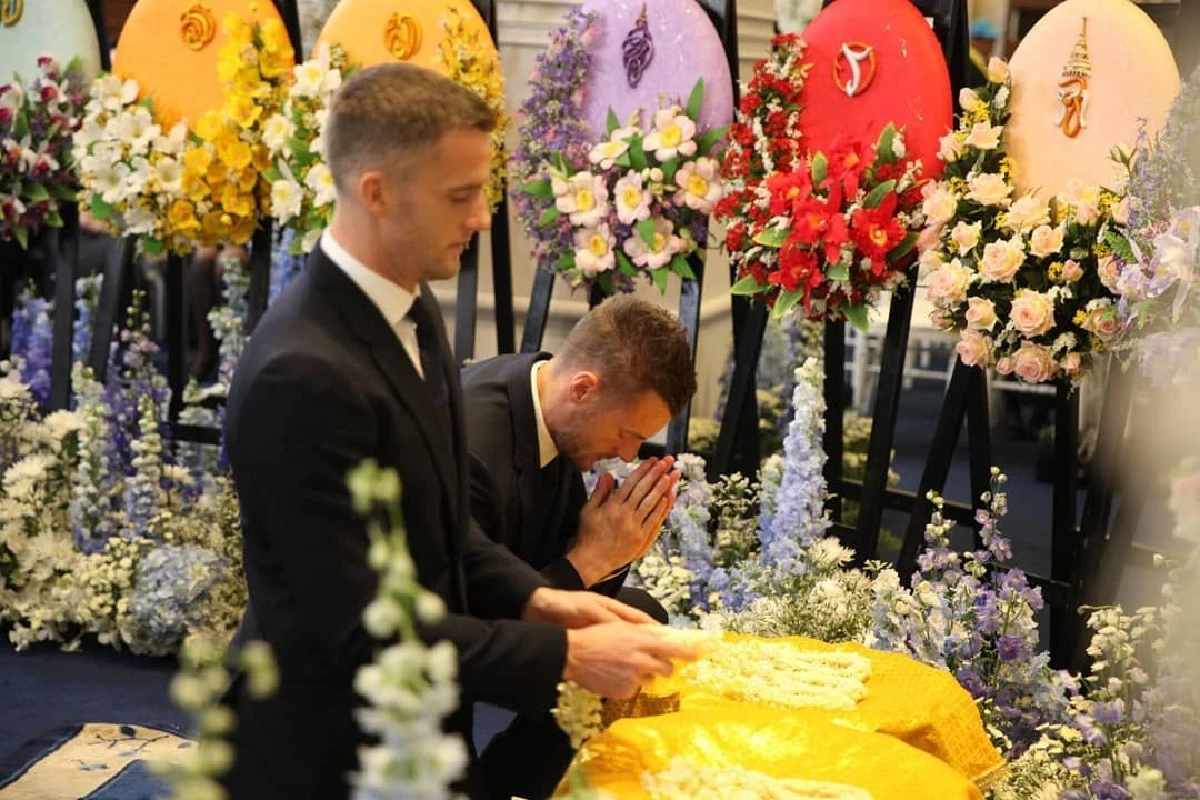 ชมภาพชุด "ทีมเลสเตอร์" เข้าร่วมพิธีสวดพระอภิธรรม "วิชัย ศรีวัฒนประภา"