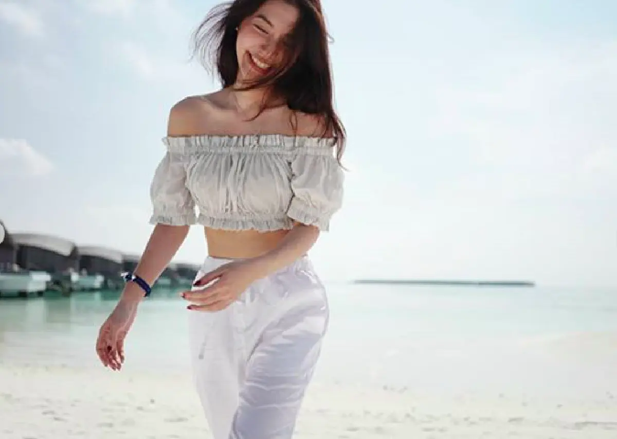 ไปกับใคร!? “มิว นิษฐา” สุดแฮปปี้เคลียร์คิวแพ็คกระเป๋า เที่ยวมัลดีฟส์รับลมทะเลชิวๆ