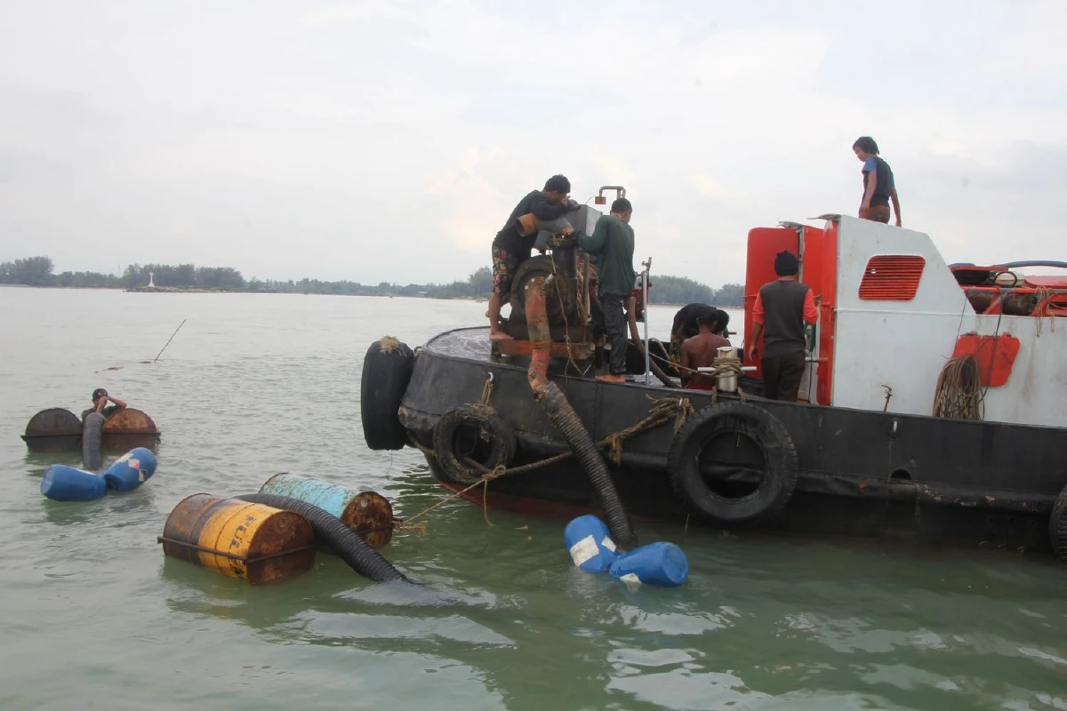 เรือบรรทุกแร่จมขวางร่องน้ำอธิบดีกรมเจ้าท่าสั่งกู้ให้เสร็จใน45วัน