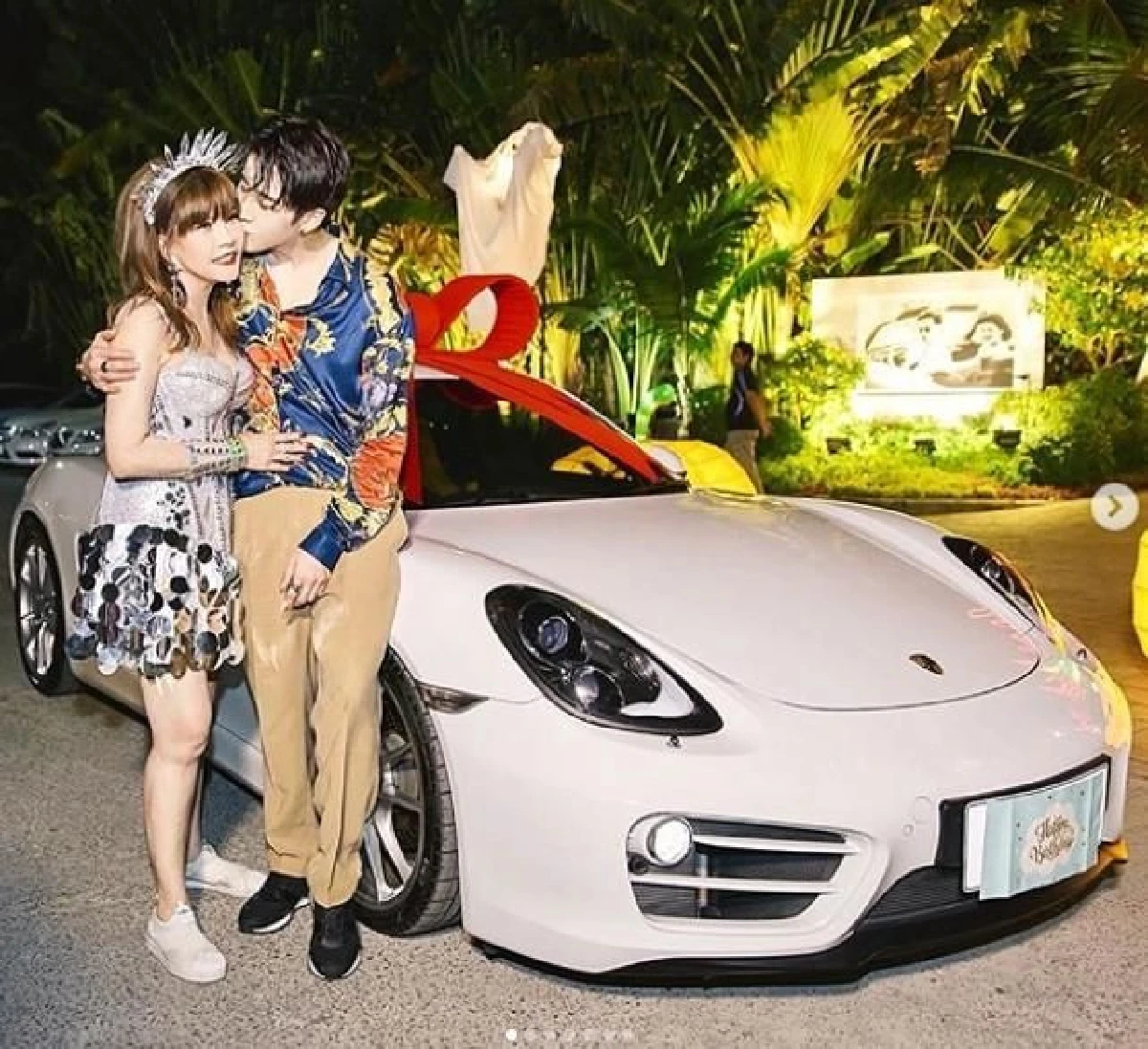 ไมค์ พิรัชต์ เซอร์ไพรส์จัดหนัก! ซื้อรถหรูในฝันให้คุณแม่เป็นของขวัญวันเกิด