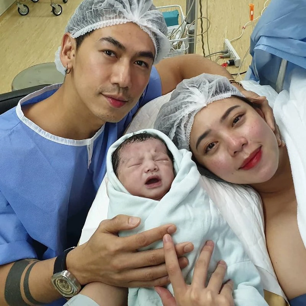 พุงยุบเร็วมาก! นิวเคลียร์ อวดหน้าท้องหลังคลอด น้องไทก้า 1 สัปดาห์