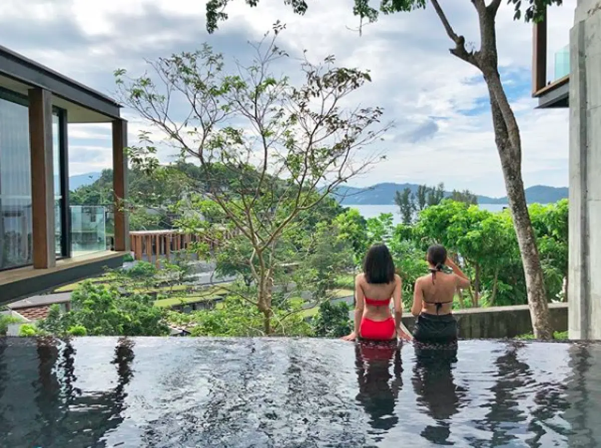 เซ็กซี่ในรอบหลายปี "รถเมล์ คะนึงนิจ" ขออวดหุ่นเป๊ะในชุดบิกินี่สีแดง ริมสระน้ำ