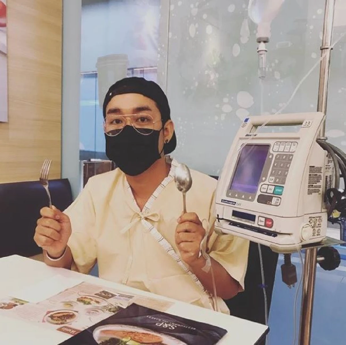 ป่วยยังฮาได้! โจ๊ก โซคูล เผยภาพนอนโรงพยาบาล หลังทอนซิลอักเสบ